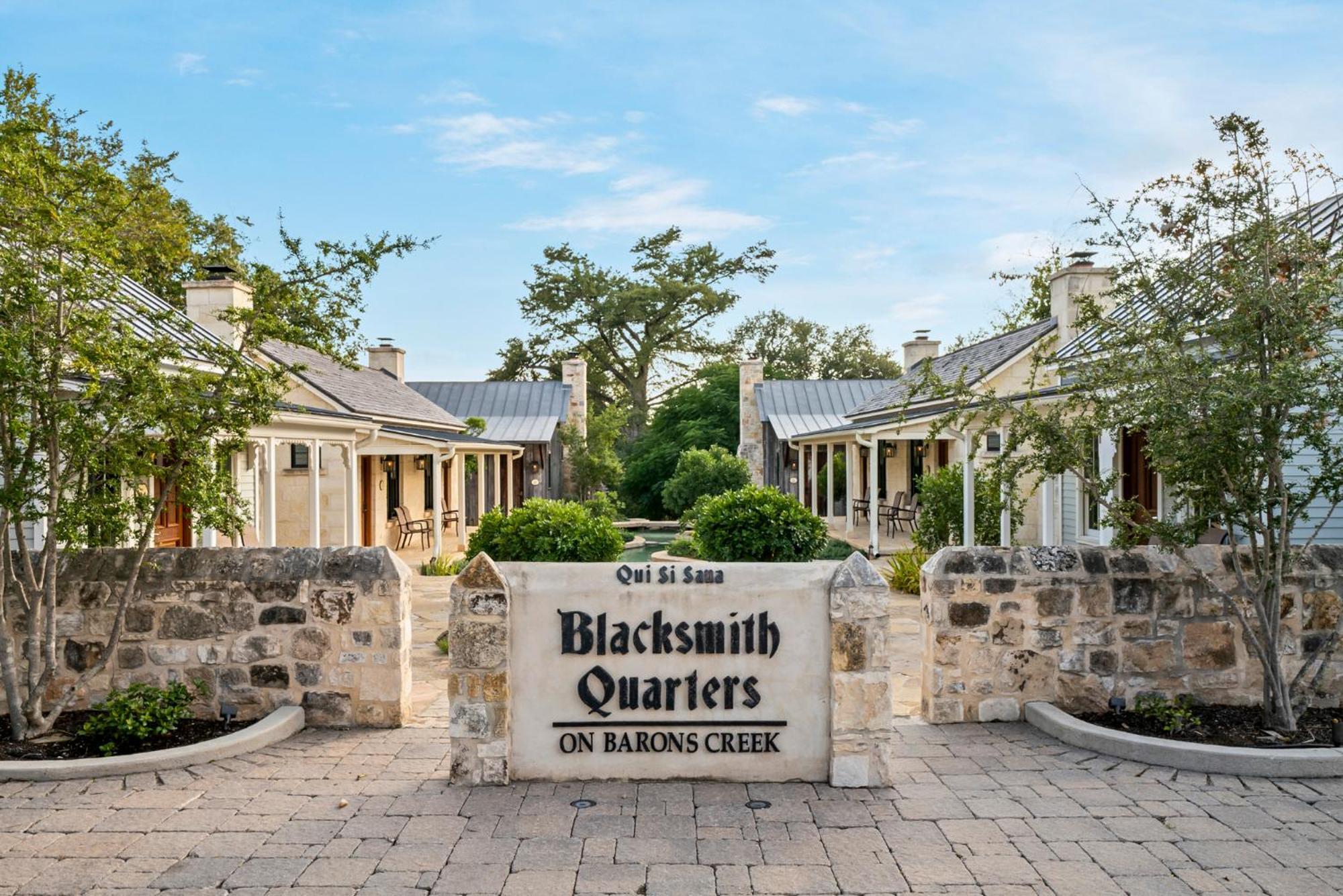 Blacksmith Quarters Fredericksburg Eksteriør bilde